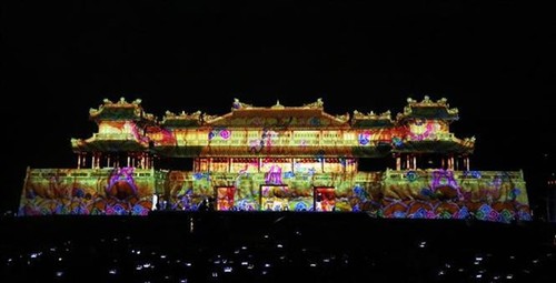 Dazzling artistic light displays at Hue imperial city’s Ngo Mon - ảnh 1