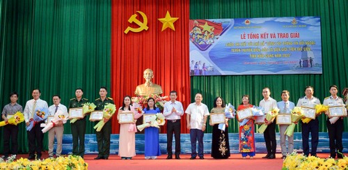 Winners of writing contest on Vietnam’s seas, islands, and land borders honored - ảnh 1
