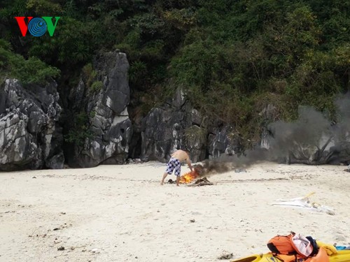Русские туристы очистили от мусора побережье острова Катба - ảnh 3
