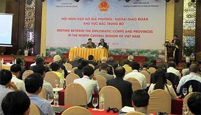 Иностранный дипкорпус поможет Северному региону Центрального Вьетнама в развитии инфраструктуры - ảnh 1