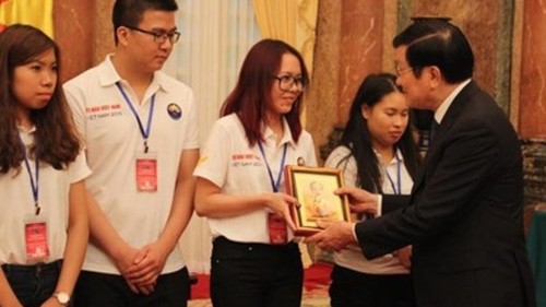 Государство всегда приветствует молодых вьетнамских эмигрантов, вернувшихся на Родину - ảnh 1