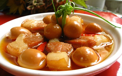 Варёное мясо в сахарном соусе – традиционное вьетнамское блюдо - ảnh 1
