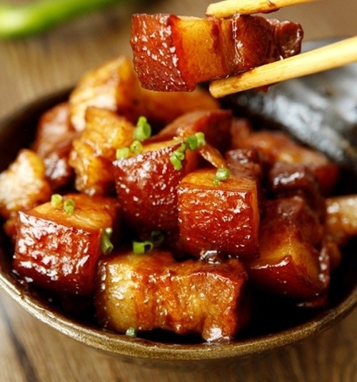 Варёное мясо в сахарном соусе – традиционное вьетнамское блюдо - ảnh 4