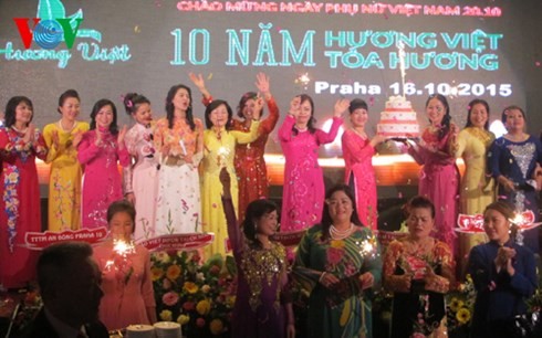 Вьетнамская диаспора за границей отмечает День вьетнамских женщин - ảnh 1