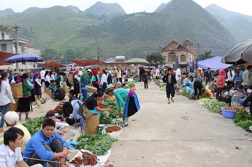 Сельские базары в горной провинции Хазянг - ảnh 2