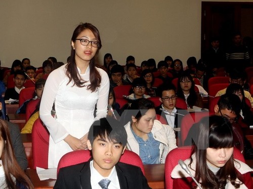 В Ханое прошел форум «Молодёжный парламент Вьетнама-2015» - ảnh 1