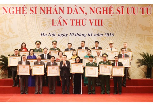 Президент Вьетнама принял участие в церемонии присвоения почётных званий  - ảnh 1