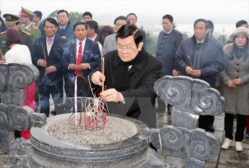 Президент СРВ Чыонг Тан Шанг поздравил жителей провинции Хатинь с Тэтом - ảnh 1