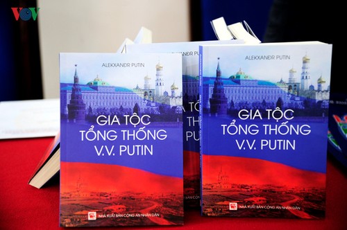 В Ханое прошла презентация книги «Род Президента В.В. Путина» - ảnh 1