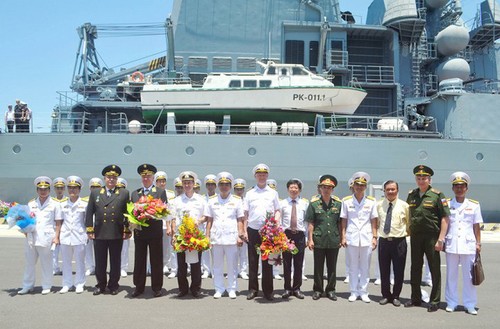 Российские военные корабли посетили вьетнамский международный порт Камрань - ảnh 1