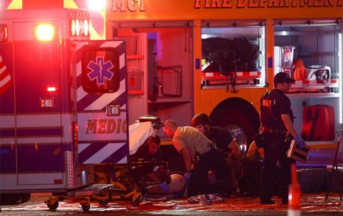 Резко возросло число пострадавших в результате стрельбы в Лас-Вегасе - ảnh 1
