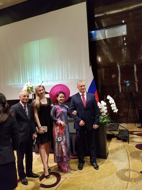 Посольство РФ в СРВ организовало торжественный приём - ảnh 5