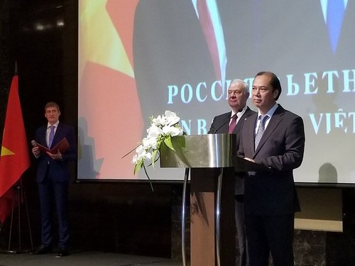 Посольство РФ в СРВ организовало торжественный приём - ảnh 2
