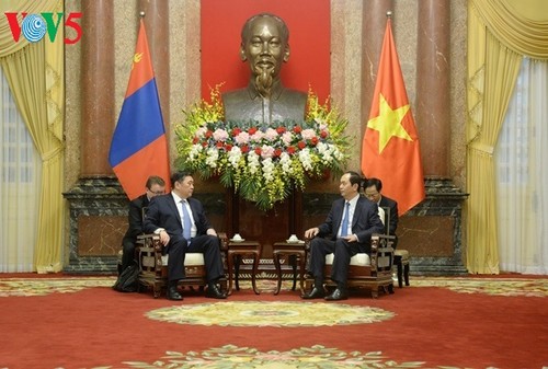 Президент СРВ Чан Дай Куанг принял спикера монгольского парламента - ảnh 1