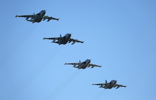 Россия уничтожила десятки боевиков после того, как они сбили Су-25 - ảnh 1