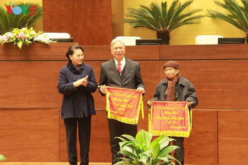 Нгуен Тхи Ким Нган встретилась с бывшими руководителями и депутатами парламента - ảnh 1