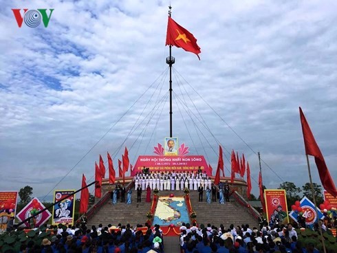 По всему Вьетнаму проходят различные мероприятия, приуроченные ко Дню воссоединения страны - ảnh 3