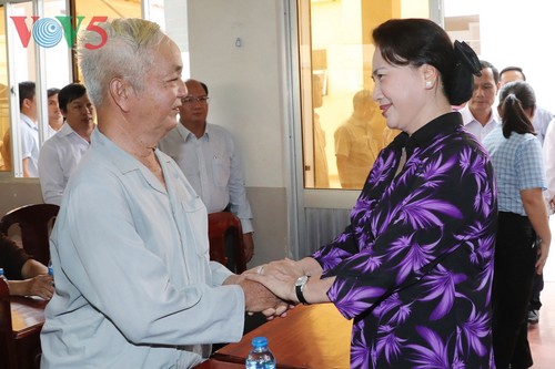 Председатель Нацсобрания Вьетнама встретилась с избирателями в городе Кантхо - ảnh 1