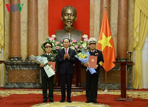 Президент Вьетнама вручил Указ о присвоении очередных воинских званий - ảnh 1