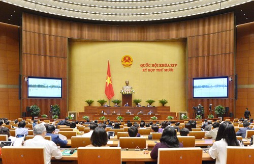 Национальное собрание Вьетнама продолжает рассматривать вопрос социально-экономического развития страны - ảnh 1