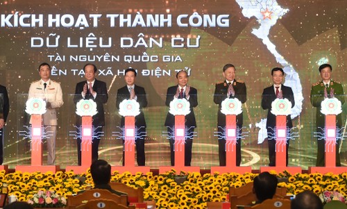 Премьер-министр Вьетнама принял участие в церемонии открытия системы баз данных о населении - ảnh 1