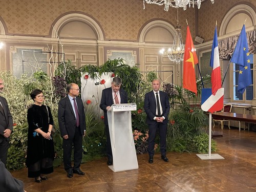 Вьетнам расширит сотрудничество с Францией в области экономики и культуры - ảnh 1