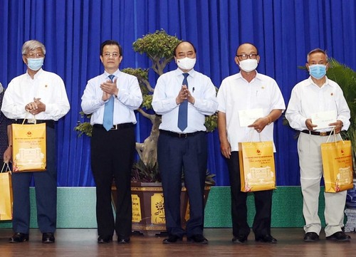 Президент Вьетнама вручил новогодние подарки в провинции Анзянг - ảnh 1