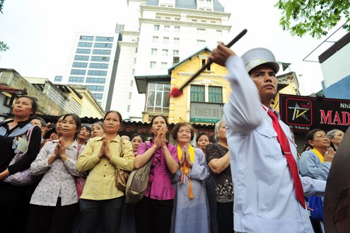 ภาพในมหาพิธีวันวิสาขบูชาพุทธศักราช๒๕๕๖ที่วัด Quán Sứ - ảnh 4