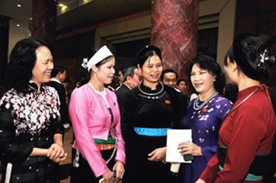 เวียดนามมีสัดส่วนสตรีที่เป็นสมาชิกรัฐสภามากเป็นอันดับ๒ของอาเซียน - ảnh 1
