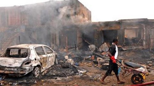 มีผู้เสียชีวิต๔๔คนจากเหตุลอบวางระเบิด๒ครั้งติดต่อกันในประเทศไนจีเรีย - ảnh 1