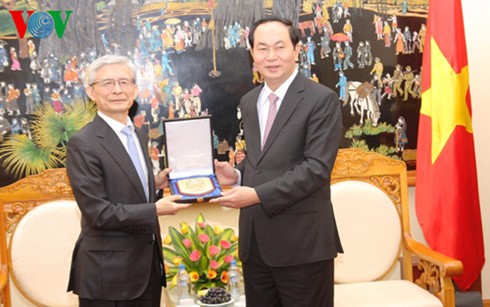 รัฐมนตรีกระทรวงรักษาความมั่นคงทั่วไปเวียดนามให้การต้อนรับรองประธานอาวุโสเครือบริษัทโตโยต้า - ảnh 1