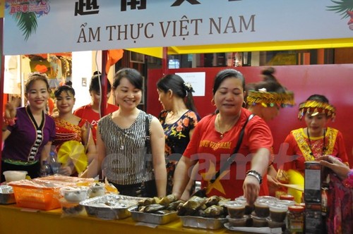 เวียดนามเข้าร่วมงานเทศกาลอาหารอาเซียนที่มาเก๊า ประเทศจีน - ảnh 1
