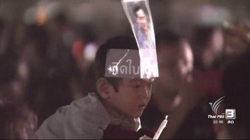 ภาพที่งดงาม ณ สนามหลวง ชาวไทยร่วมร้อง "เพลงสรรเสริญพระบารมี"  - ảnh 7