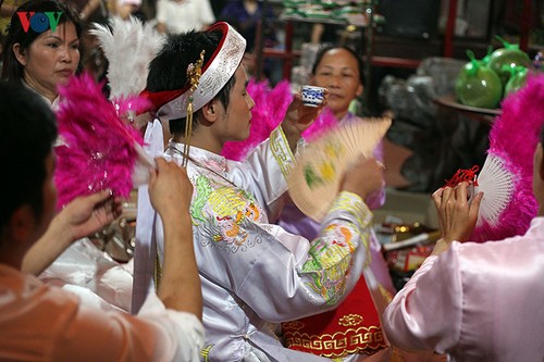 ความเลื่อมใสบูชาเจ้าแม่ของชาวเวียดนามได้รับการรับรองเป็นมรดกวัฒนธรรมนามธรรมจากยูเนสโก - ảnh 3