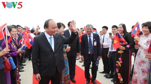 นายกรัฐมนตรีเวียดนามเริ่มการเยือนประเทศลาวอย่างเป็นทางการ - ảnh 1