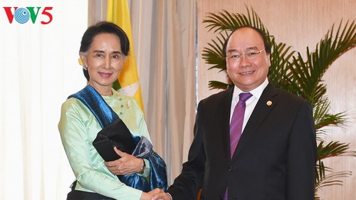 นายกรัฐมนตรีเวียดนามเข้าร่วมการประชุมผู้นำอาเซียนครั้งที่30 ณ ประเทศฟิลิปปินส์ - ảnh 2