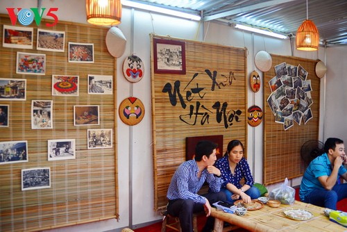 การประชาสัมพันธ์อาหารพื้นเมืองกรุงฮานอยต่อเพื่อนมิตรชาวต่างชาติ - ảnh 1
