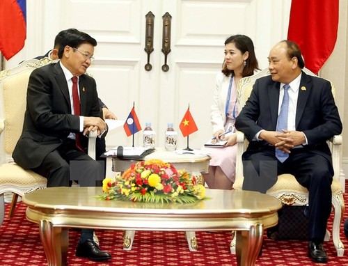 นายกรัฐมนตรีเวียดนามพบปะกับนายกรัฐมนตรีลาวและกัมพูชา - ảnh 1