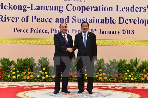 นายกรัฐมนตรีเวียดนามพบปะกับนายกรัฐมนตรีลาวและกัมพูชา - ảnh 2