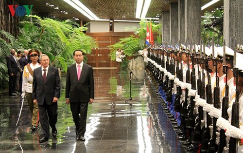 ประธานประเทศเจิ่นด่ายกวางและนิมิตหมายในการยกระดับสถานะของเวียดนาม - ảnh 1
