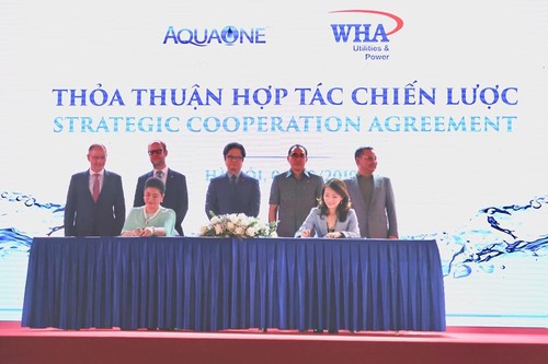 พิธีลงนามความตกลงว่าด้วยความร่วมมือทางยุทธศาสตร์ระหว่างบริษัท WHA Utilites and Power (WHA UP) กับบริษัท Aqua One  - ảnh 1