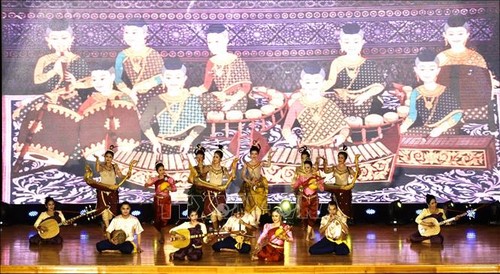สัปดาห์วัฒนธรรมกัมพูชาในเวียดนามปี 2019 กระชับความสัมพันธ์มิตรภาพระหว่างสองประเทศ - ảnh 1