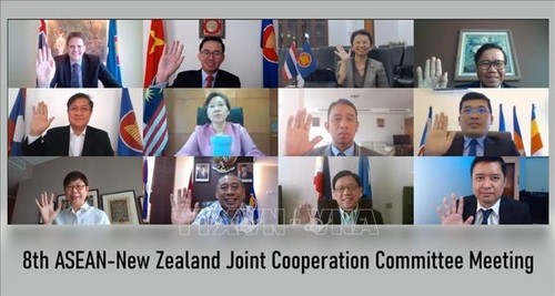 อาเซียนและนิวซีแลนด์ให้คำมั่นที่จะผลักดันความสัมพันธ์หุ้นส่วนยุทธศาสตร์ - ảnh 1