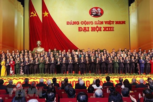 เส้นทางพรรคคอมมิวนิสต์เวียดนามเลือกเฟ้นได้นำประชาชาติเวียดนามพัฒนาสอดคล้องกับแนวโน้มของยุคสมัย  - ảnh 1