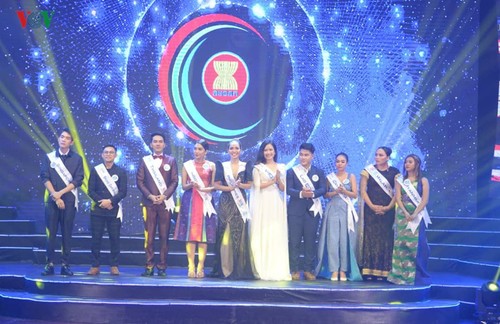 Toàn cảnh đêm bán kết đa sắc màu cuộc thi “Tiếng hát ASEAN+3” năm 2019 - ảnh 28