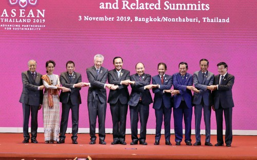 Chùm ảnh: Thủ tướng dự Hội nghị cấp cao ASEAN và gặp lãnh đạo các nước - ảnh 1