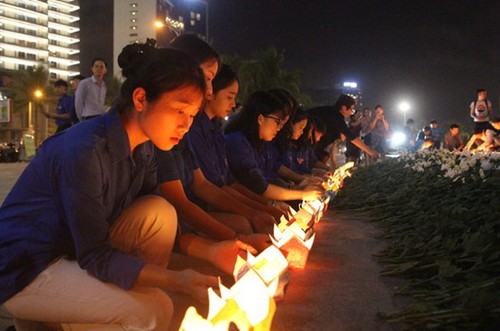 Da Nang lights up 1,000 lanterns for victims of traffic accidents - ảnh 3
