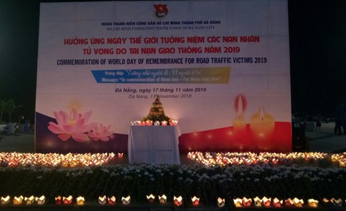 Da Nang lights up 1,000 lanterns for victims of traffic accidents - ảnh 8