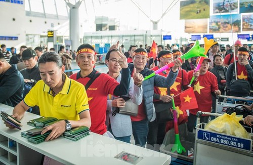 Vietnamese fans head to the Philippines ahead of men’s football final at SEA Games - ảnh 7