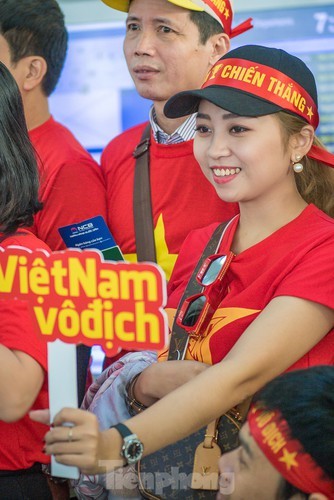 Vietnamese fans head to the Philippines ahead of men’s football final at SEA Games - ảnh 9